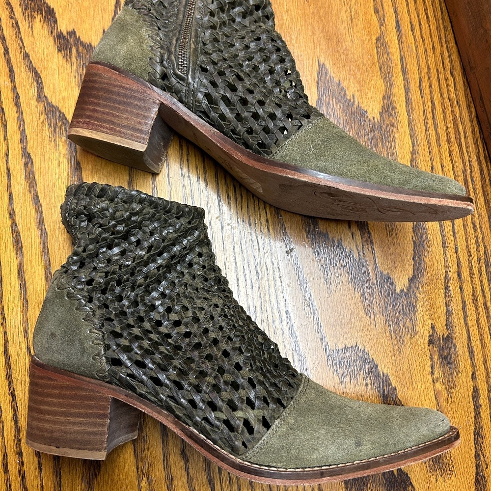 Free People western, woven loop boots in olive green Size 39